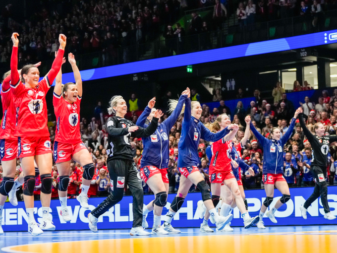 Norge jubler etter seier over Nederland i kvartfinalen. Foto: Beate Oma Dahle / NTB